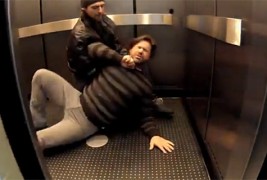 Што би направиле ако наидете на убиство во лифт?