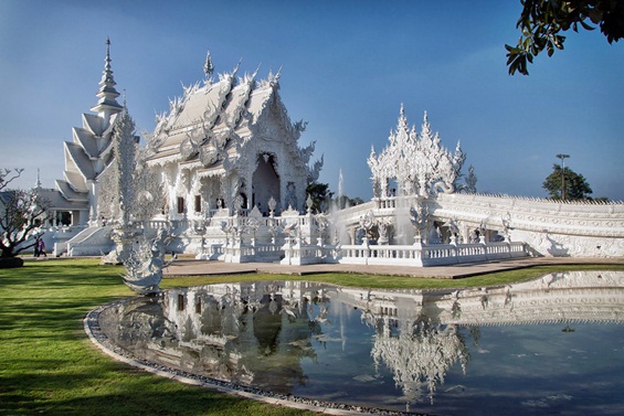 Белиот храм - спој на будизам и надреална уметност