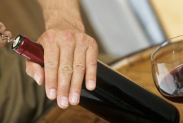 7 начини како да отворите вино без отворач