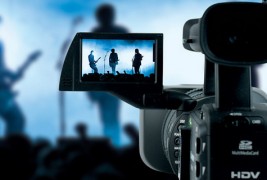 Музички спотови синхронизирани со различни музички жанрови