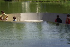 Како да влезете во езеро а да не се намокрите?