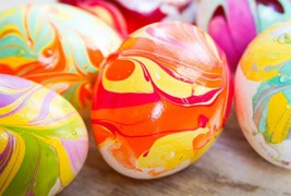 Направете сами: мермерни велигденски јајца