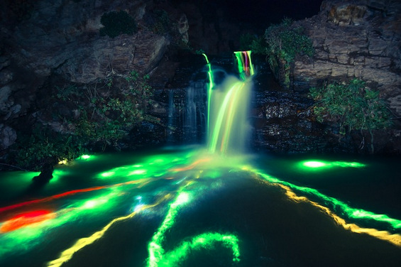 Неонски водопади кои сепак се од овој свет