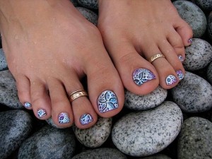 Пролетно разубавување на ноктите на вашите стапала