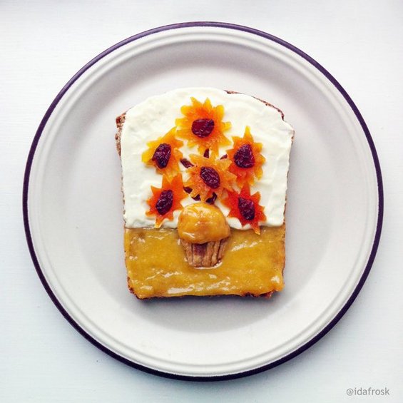Артистка рекреира познати уметнички слики на тост лепчиња