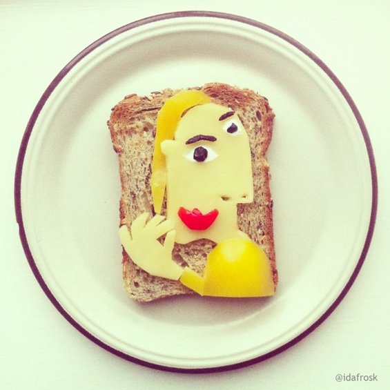 Артистка рекреира познати уметнички слики на тост лепчиња