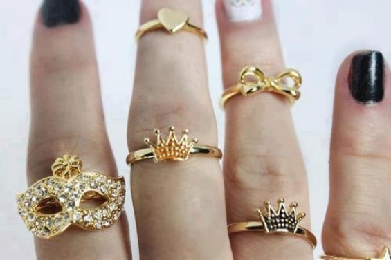 Моден тренд: миди прстени како дискретен детаљ
