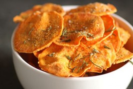 Чипс од сладок компир подготвен во микробранова