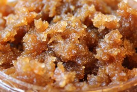 Домашен пилинг за тело од кафеав шеќер