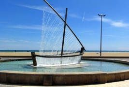 Инспиративна фонтана во облик на брод во Валенсија