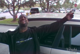 Луда караоке изведба на бензинска станица