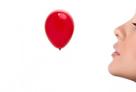 Дали вдишувањето хелиум од балон е забавно или смртоносно?