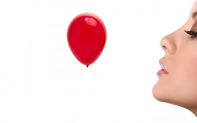Дали вдишувањето хелиум од балон е забавно или смртоносно?