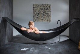 Лебдечка када која овозможува врвна релаксација