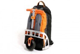 Ранец кој се трансформира во тротинет