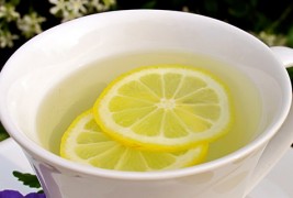 Зошто е добро да се пие топла вода со лимон?