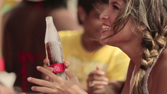 (3) Иновативни шишиња Кока-кола направени од мраз