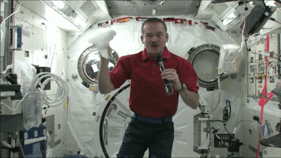 (8) Извонредниот живот на Крис Хедфилд во вселената 