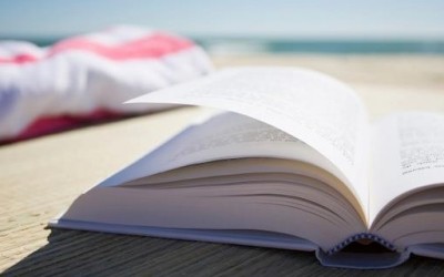 3 книги кои треба да ги понесете со себе на одмор