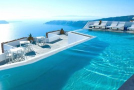 Божествен софистициран хотел на прекрасниот остров Санторини