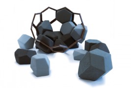 Интересна фотелја на која може да седнат десетина луѓе