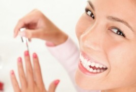 Како побрзо да ви се исуши лакот на ноктите?