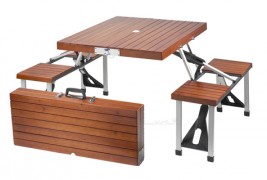 Компактно куферче кое се расклопува во маса за пикник