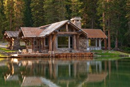 Прекрасна викендичка со приватно езерце и водопад