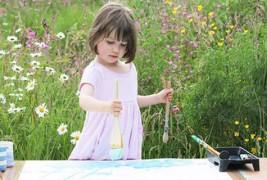 Тригодишно девојче кое боледува од аутизам воодушевува со своите слики