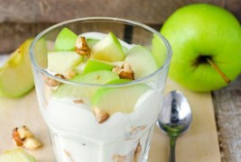 Вкусен крем со јаболка и ореви