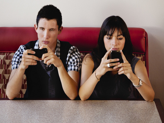 Поврзаноста меѓу осаменоста и социјалните мрежи