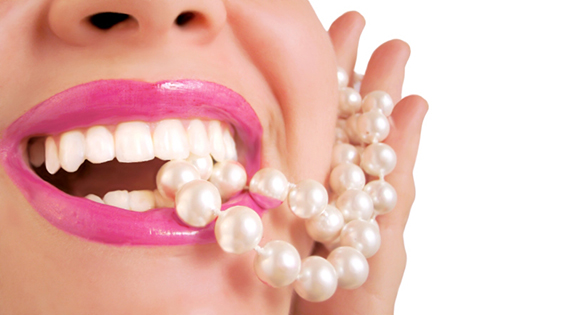 Евтин и ефикасен избелувач на вашите заби во домашни услови