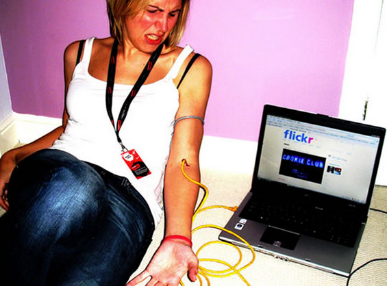 Поврзаноста меѓу осаменоста и социјалните мрежи