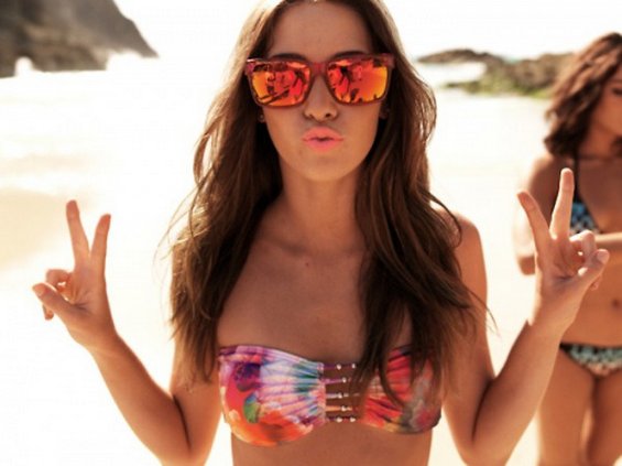 15 работи што секоја девојка треба да ги понесе со себе на летен одмор