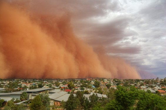 Застрашувачки фотографии од песочни бури