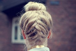 Фризура 2 во 1: Превртена француска плетенка подигната во пунџа