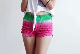 Како да си направите жешки пантолончиња со дизајн на лубеница?