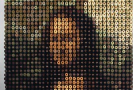 Мона Лиза направен од 2.156 макари во разни бои