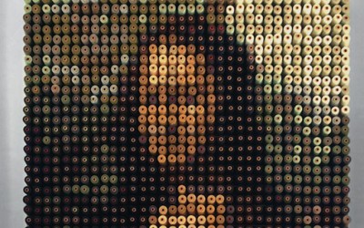 Мона Лиза направен од 2.156 макари во разни бои