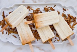 Сладолед на стапче од оризов пудинг и цимет