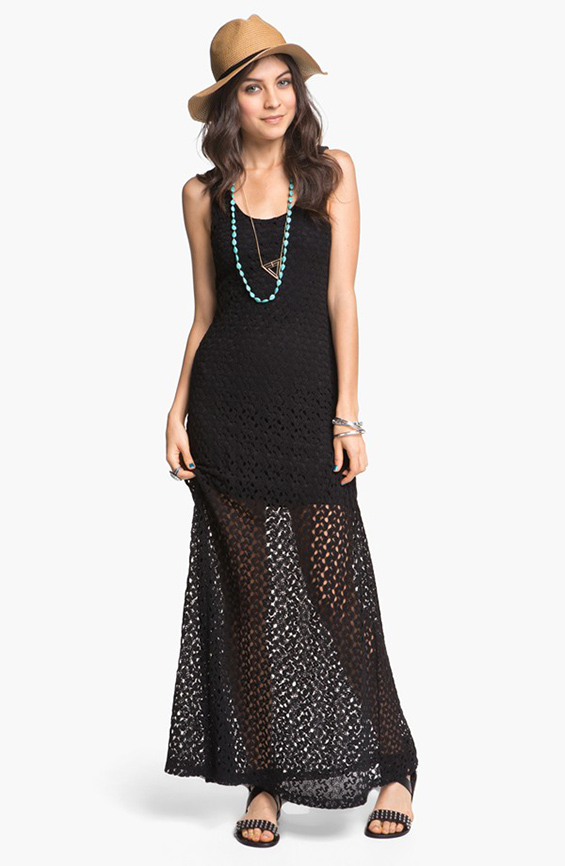 Како да носите црно во лето, а да не изгледате депресивно?