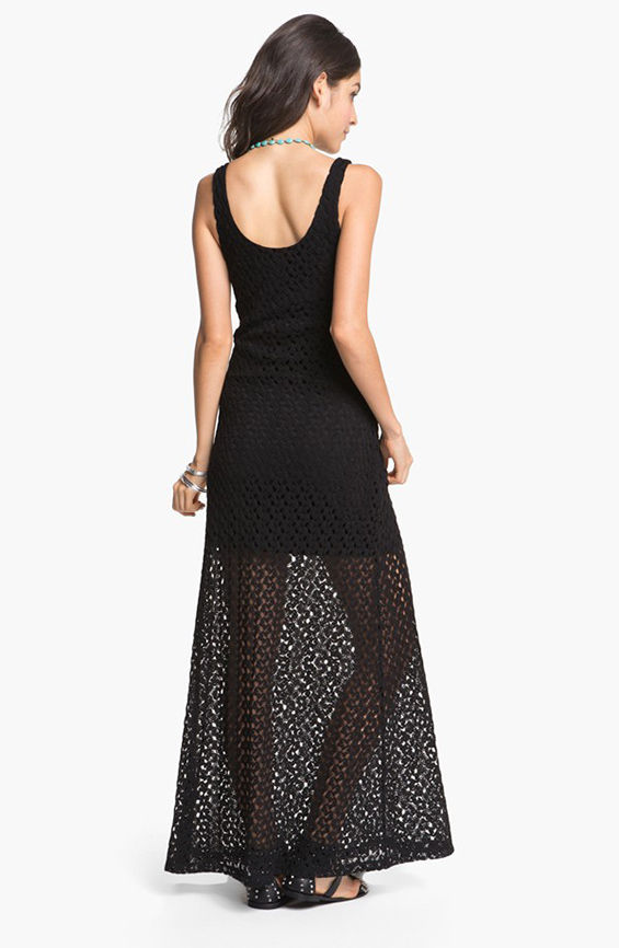 Како да носите црно во лето, а да не изгледате депресивно?