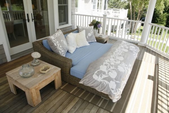 Модерни лежалки и кревети за удобно уживање во вашиот двор