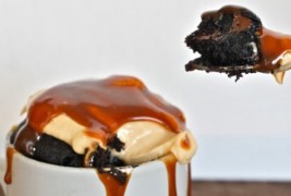 Чоколаден десерт со путер од кикиритки