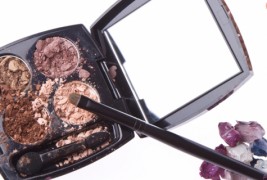 Што да правите кога ќе ви се скрши омилената сенка за очи