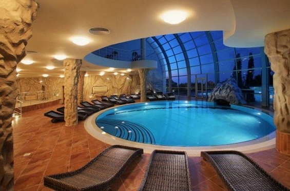 Фантастични внатрешни базени во кои ќе посакате да се нурнете