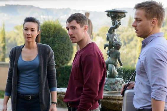 ТВ серија: Поминувајќи граници (Crossing Lines)