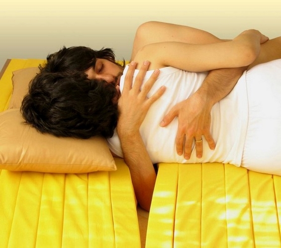 Идеалното решение за гушкање во кревет