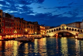 Ноќна прошетка низ Венеција