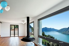 Разиграни светилки во форма на балони со хелиум